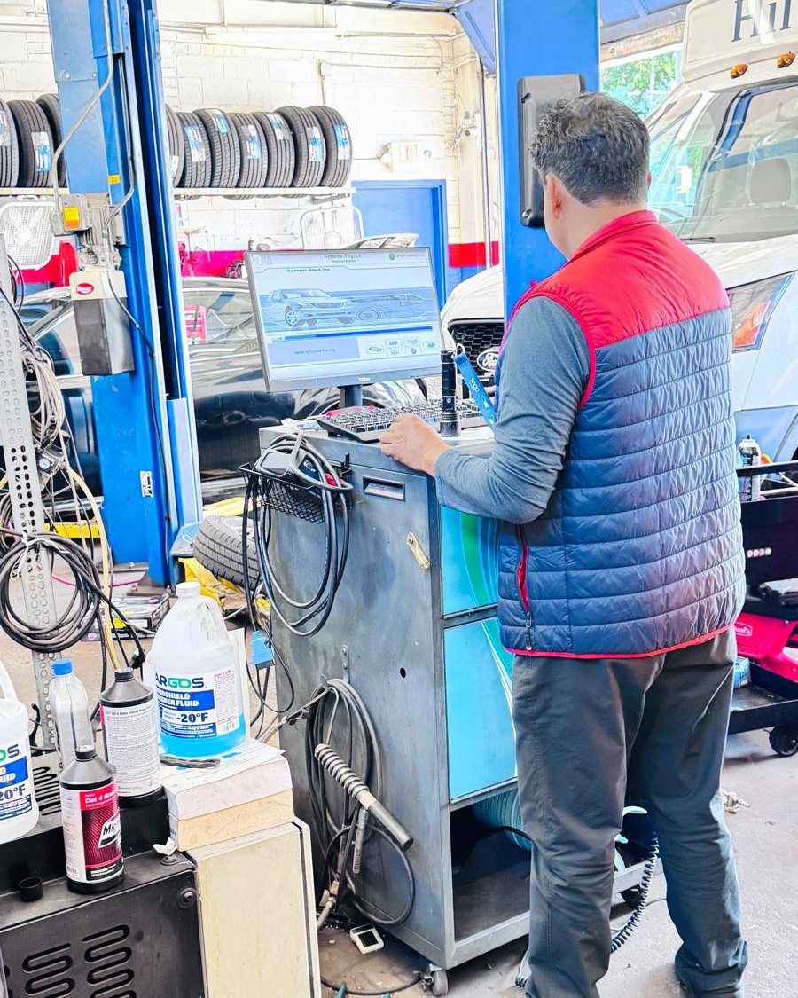 A Frontline Auto Plus technician running a Virginia inspection at the Arlington inspection station